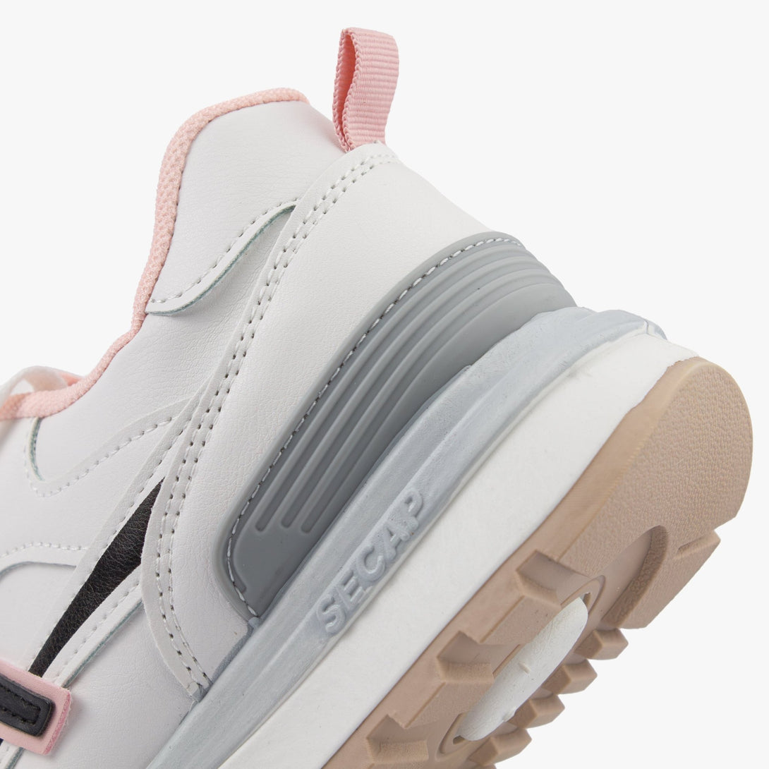 سنيكرز نسائي