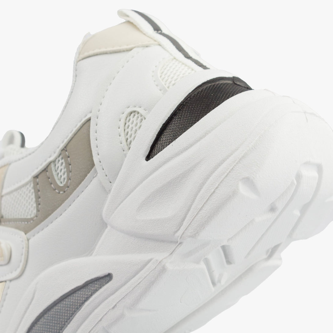 سنيكرز نسائي