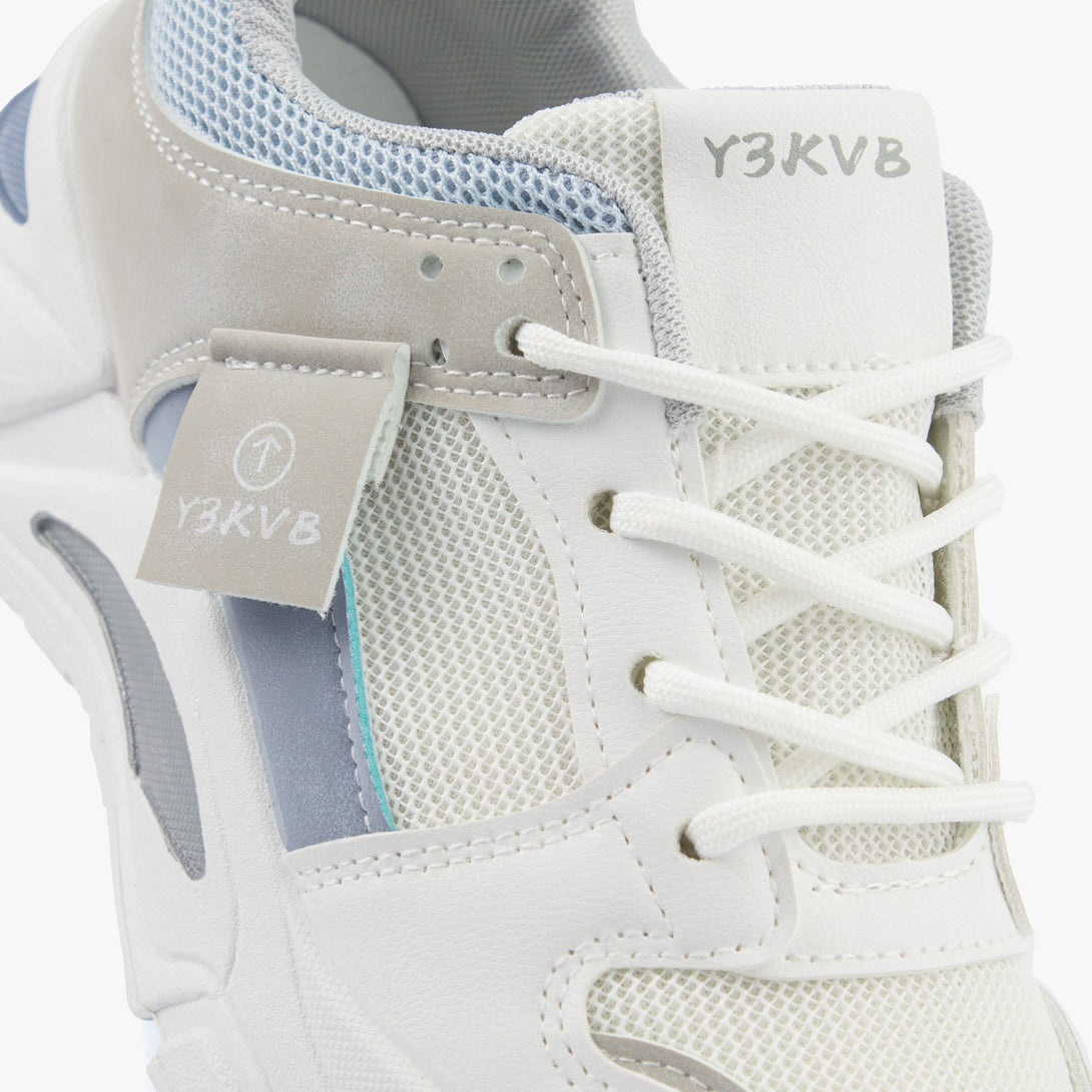 سنيكرز نسائي