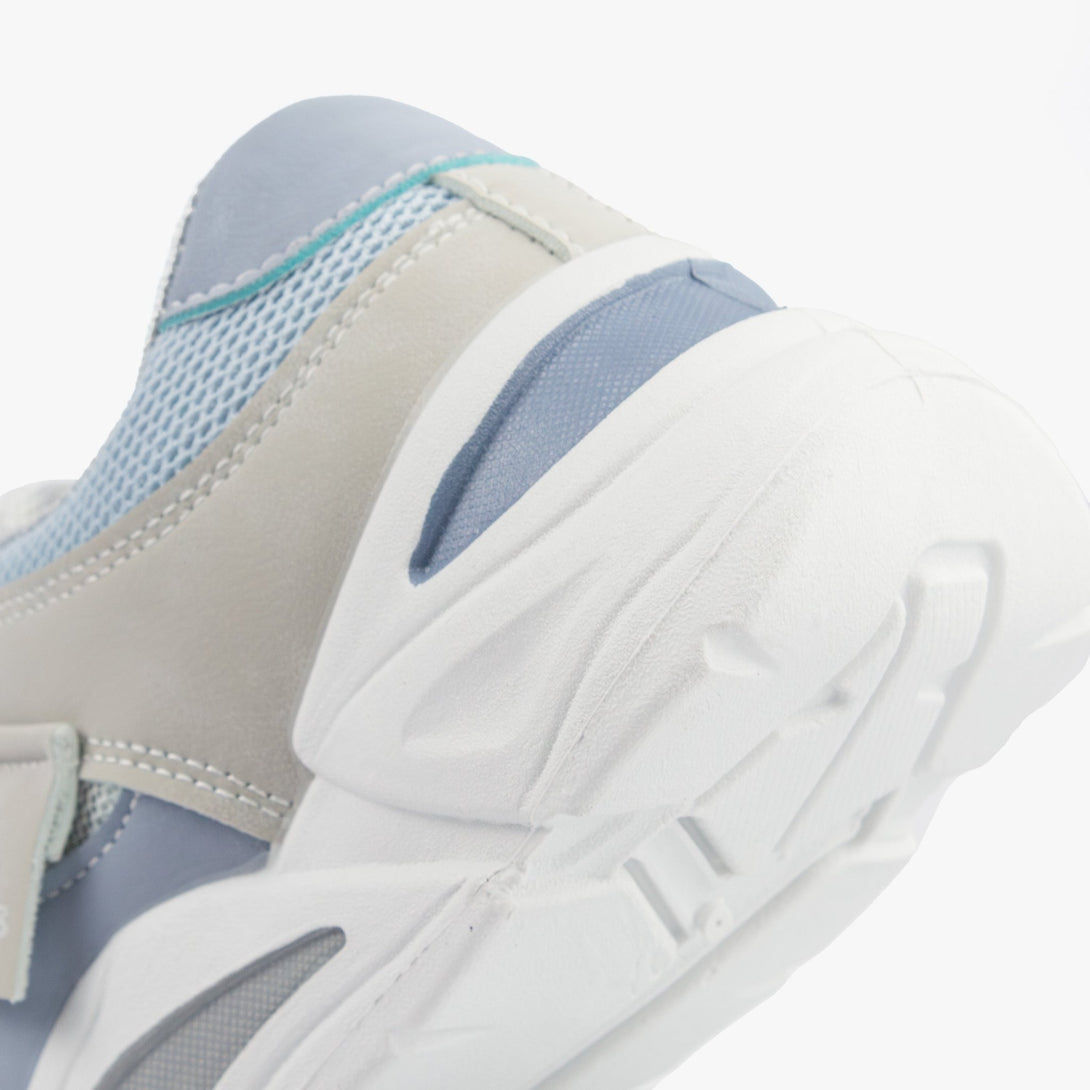 سنيكرز نسائي