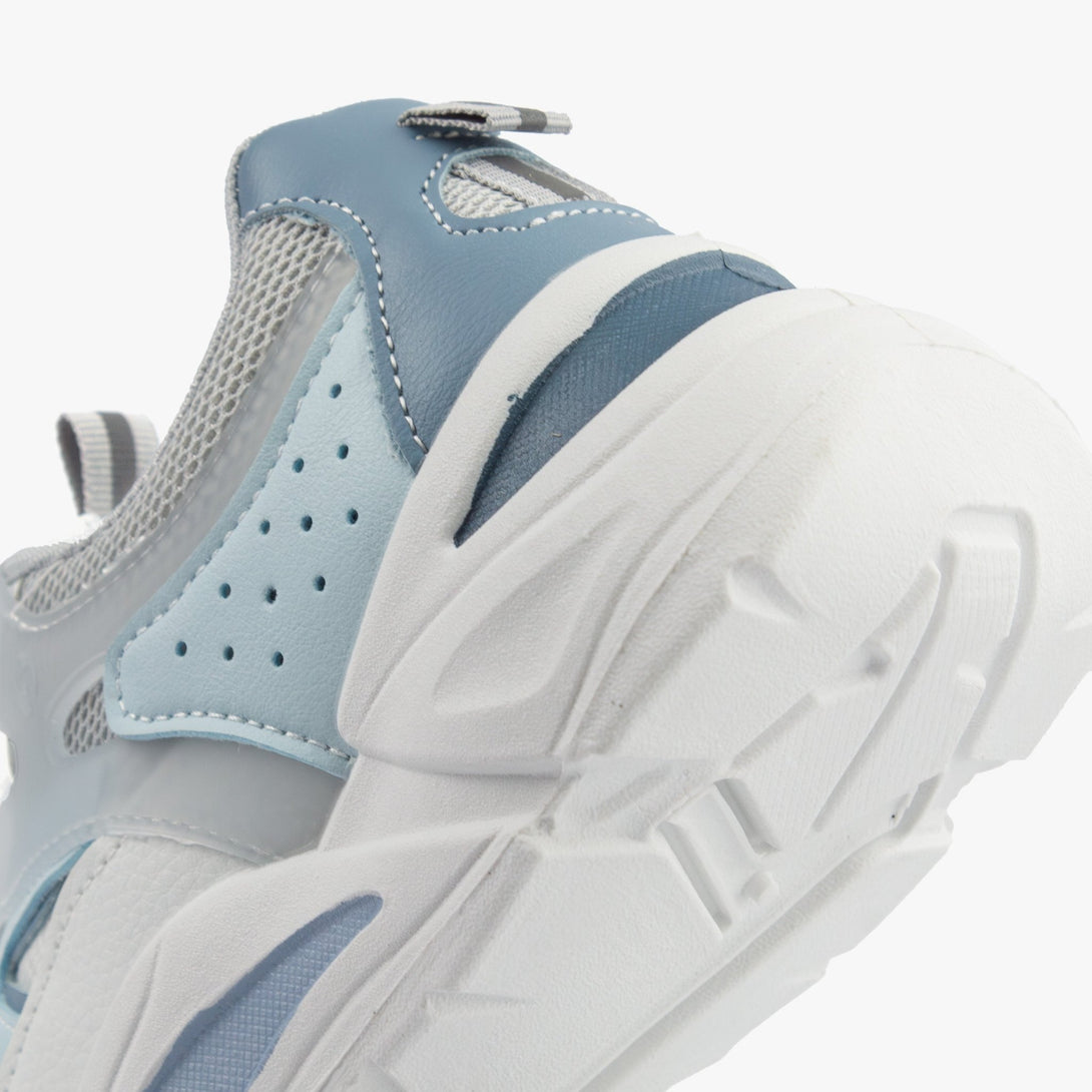 سنيكرز نسائي