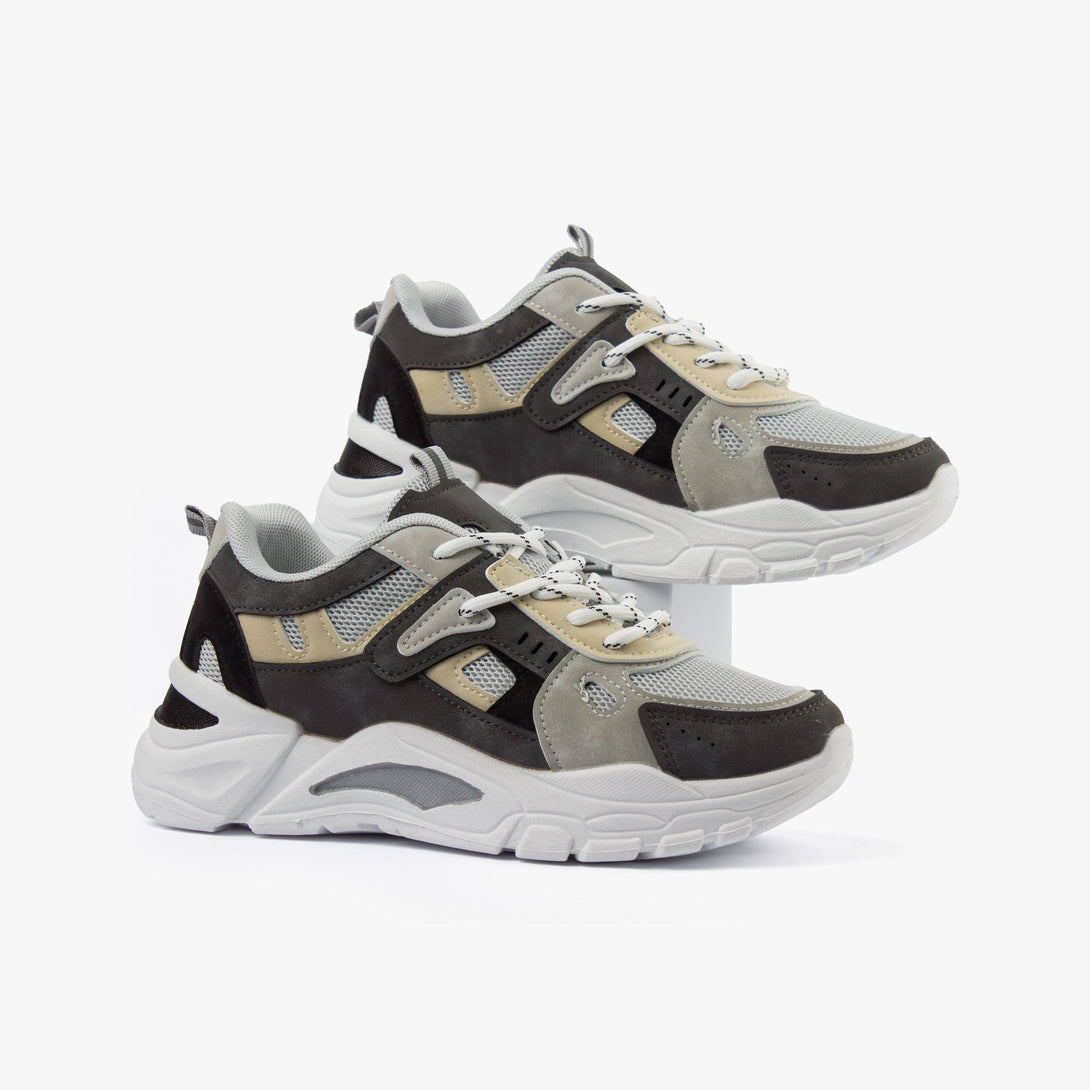 سنيكرز نسائي