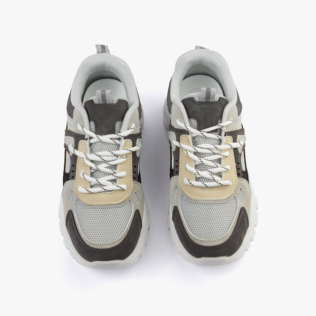 سنيكرز نسائي