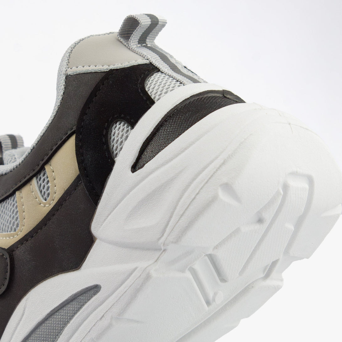 سنيكرز نسائي