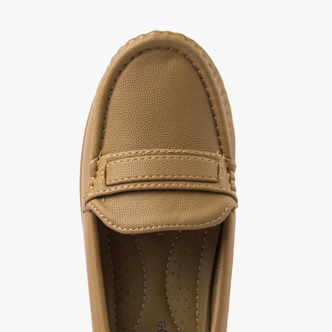 حذاء لوفر بكعب نسائي