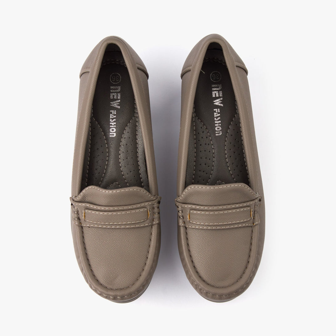 حذاء لوفر بكعب نسائي