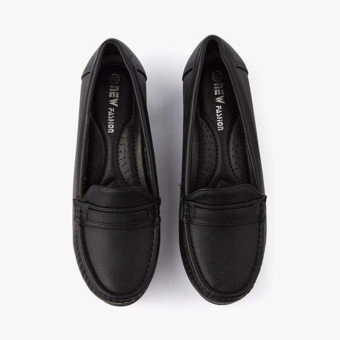 حذاء لوفر بكعب نسائي