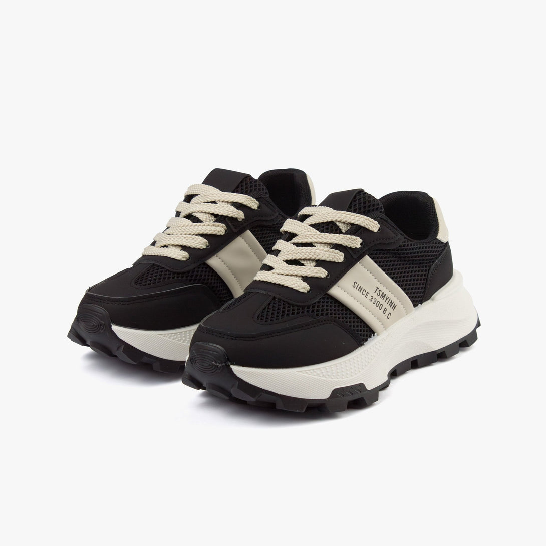 سنيكرز نسائي