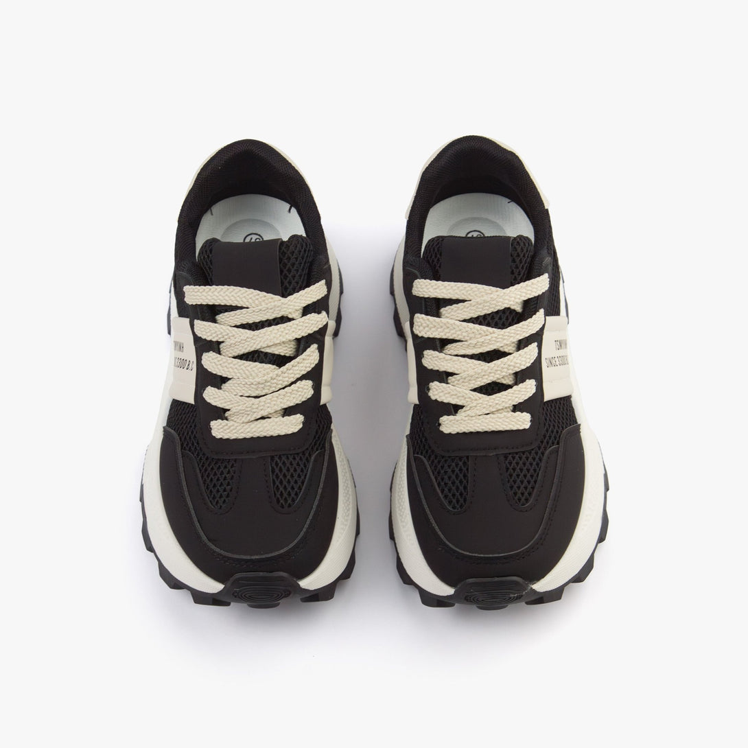 سنيكرز نسائي