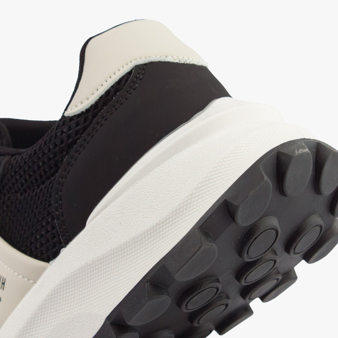 سنيكرز نسائي