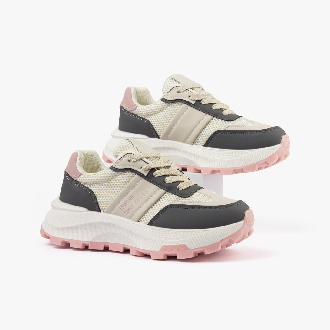 سنيكرز نسائي