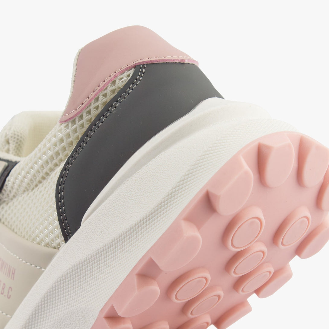 سنيكرز نسائي