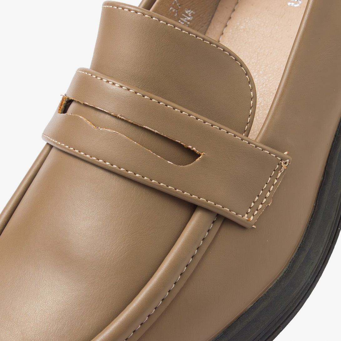 حذاء لوفر كلاسيكي نسائي